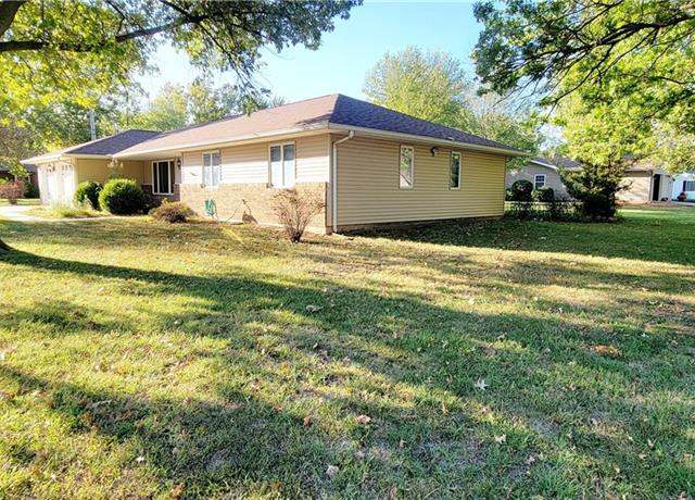 Property at 1516 E Lincoln St, Iola, KS 66749, 4 beds, 3 baths