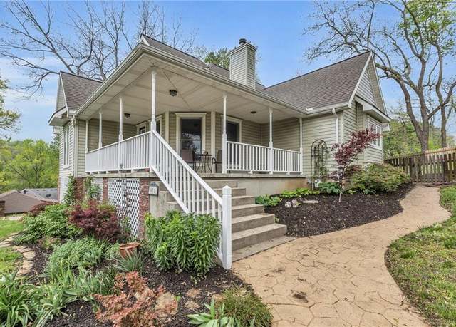 Property at 615 Cherry St, Weston, MO 64098, 3 beds, 2 baths