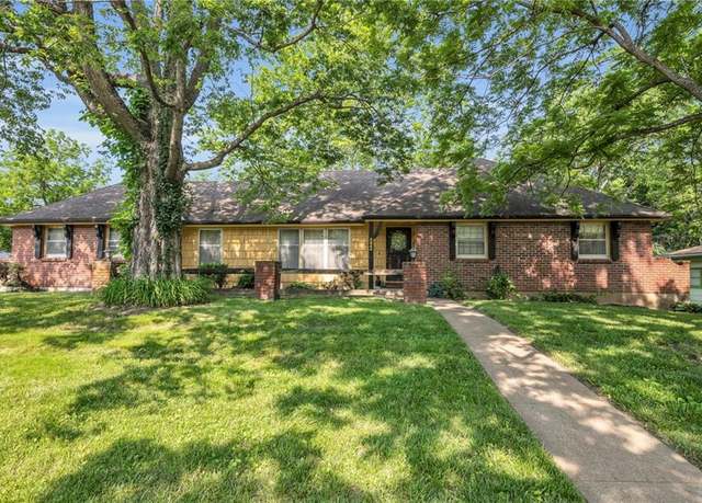 Property at 5644 Bellefontaine Ave, Kansas City, MO 64130, 3 beds, 2.5 baths