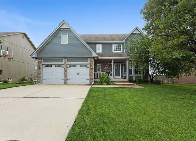 Property at 1301 SE 12th Ter, Lee's Summit, MO 64081, 4 beds, 3 baths