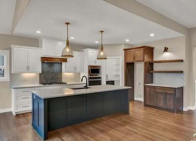 Property at 25446 W 91st Ter, Lenexa, KS 66227, 4 beds, 3 baths