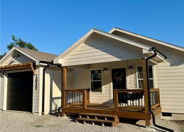 Property at 1035 Chestnut St, Osawatomie, KS 66064, 3 beds, 2 baths