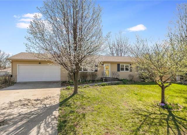Property at 237 Southwest Dr, Chillicothe, MO 64601, 5 beds, 2.5 baths