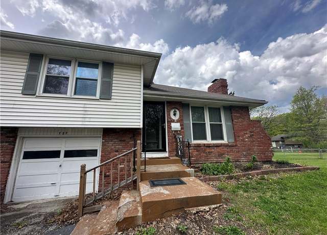 Property at 727 S Central St, Olathe, KS 66061, 3 beds, 2 baths