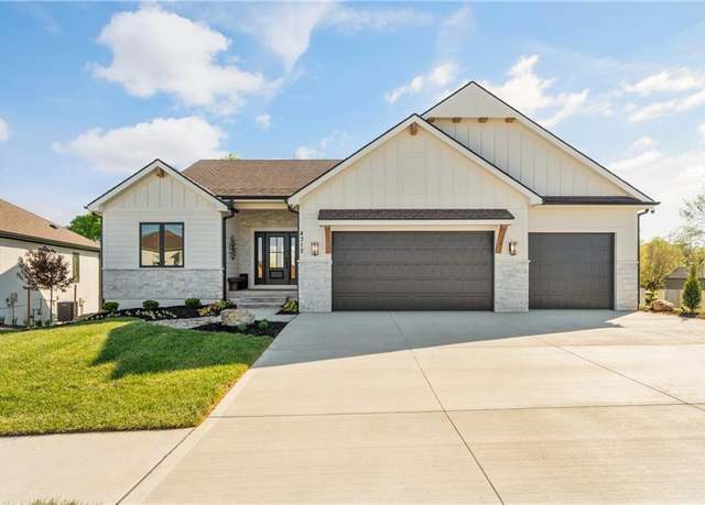 Property at 1500 NE Park Springs Ter, Lee's Summit, MO 64064, 4 beds, 3 baths