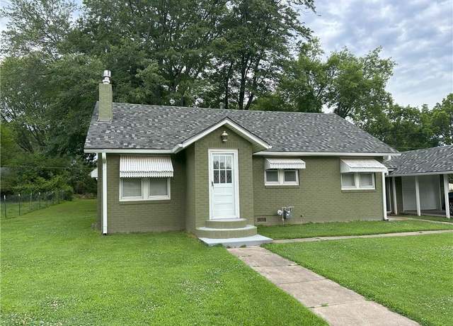 Property at 1047 N Lynn St, Nevada, MO 64772, 2 beds, 1 bath