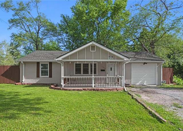 Property at 1044 S 50th Dr, Kansas City, KS 66106, 2 beds, 1 bath