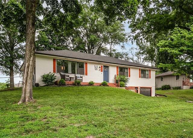 Property at 8722 N Edison Ave, Kansas City, MO 64154, 4 beds, 3 baths