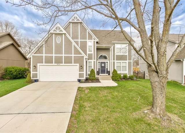 Property at 14534 S Kaw Dr, Olathe, KS 66062, 4 beds, 3 baths