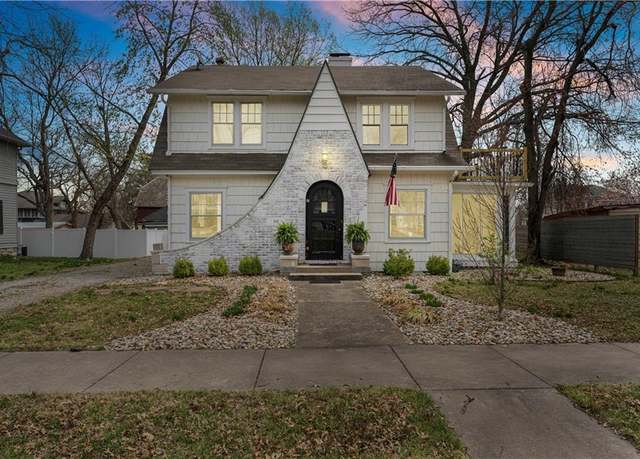 Property at 319 S Elm St, Ottawa, KS 66067, 4 beds, 1.5 baths
