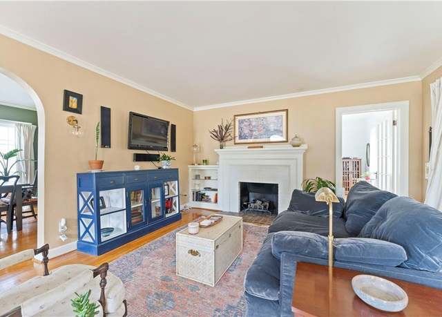Property at 319 S Elm St, Ottawa, KS 66067, 4 beds, 1.5 baths