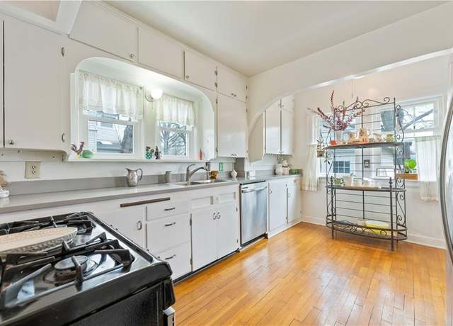 Property at 319 S Elm St, Ottawa, KS 66067, 4 beds, 1.5 baths