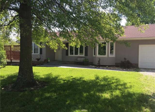 Property at 29850 Lone Star Rd, Paola, KS 66071, 3 beds, 3 baths