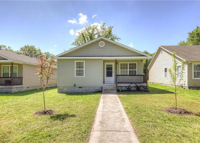 Property at 1014 E 16th St, Pittsburg, KS 66762, 2 beds, 2 baths