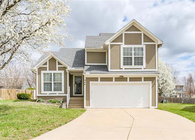 Property at 944 N Pine St, Olathe, KS 66061, 4 beds, 2 baths