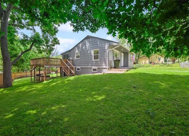 Property at 919 Walnut St, Leavenworth, KS 66048, 3 beds, 2 baths
