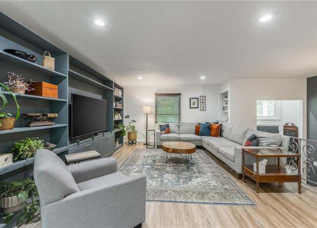 Property at 8726 W 104th St, Overland Park, KS 66212, 4 beds, 3 baths