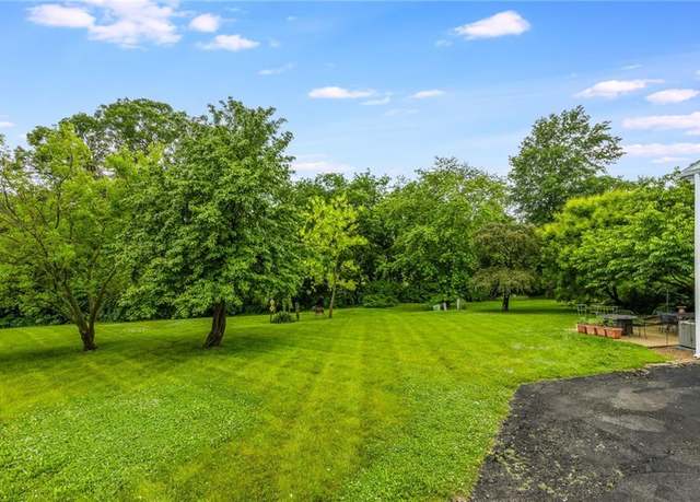 Property at 8726 W 104th St, Overland Park, KS 66212, 4 beds, 3 baths