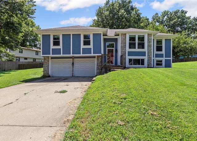 Property at 14206 S Locust St, Olathe, KS 66062, 3 beds, 2 baths