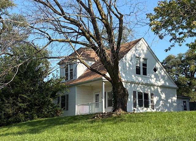 Property at 1401 W Chestnut St, Savannah, MO 64485, 3 beds, 1.5 baths