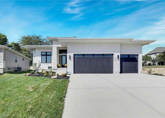 Property at 25063 W 98th Pl, Lenexa, KS 66227, 4 beds, 3 baths
