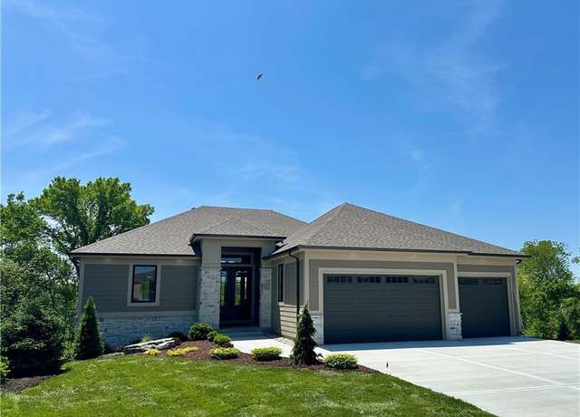 Property at 915 Savannah Ln, Greenwood, MO 64034, 5 beds, 4 baths