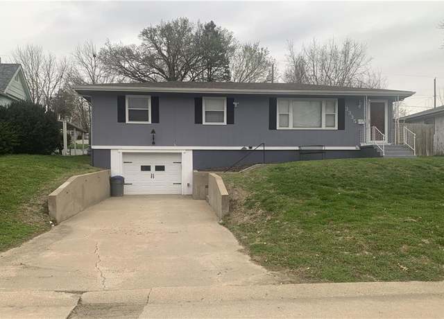 Property at 3335 Jackson St, St Joseph, MO 64507, 3 beds, 1.5 baths