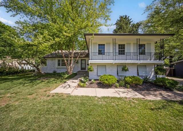 Property at 5530 W 85th St, Overland Park, KS 66207, 4 beds, 2.5 baths
