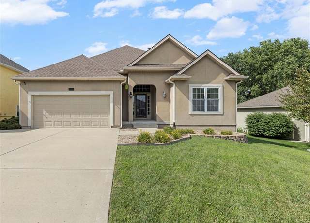 Property at 5200 NE 71st Pl, Kansas City, MO 64119, 3 beds, 2 baths