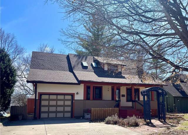 Property at 920 W 2nd St, Maryville, MO 64468, 3 beds, 2 baths