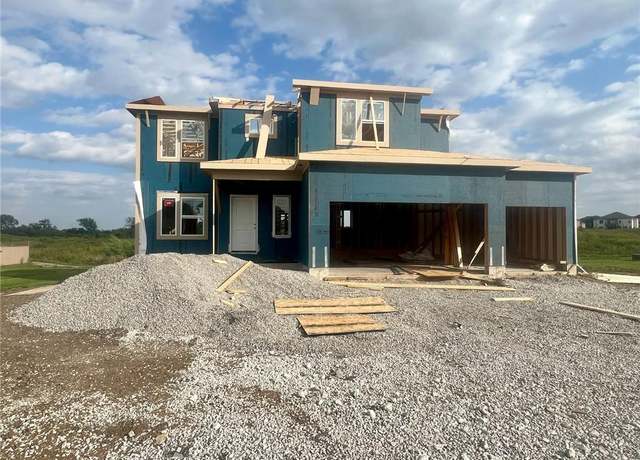 Property at 19517 Barstow St, Spring Hill, KS 66083, 4 beds, 2.5 baths