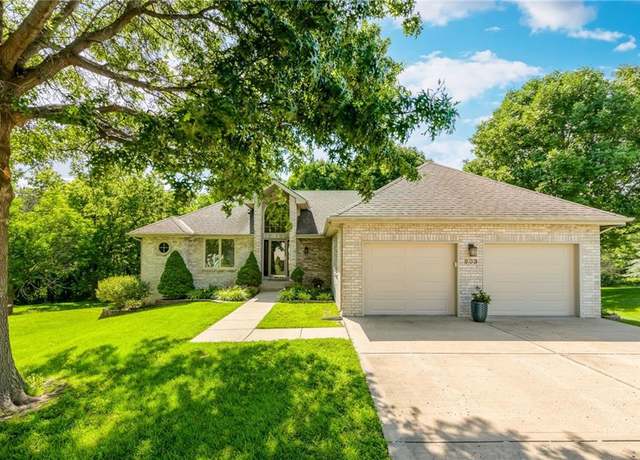 Property at 503 Amesbury Dr, Smithville, MO 64089, 4 beds, 3 baths