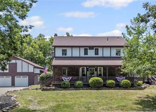Property at 1124 S Locust St, Ottawa, KS 66067, 2 beds, 2.5 baths
