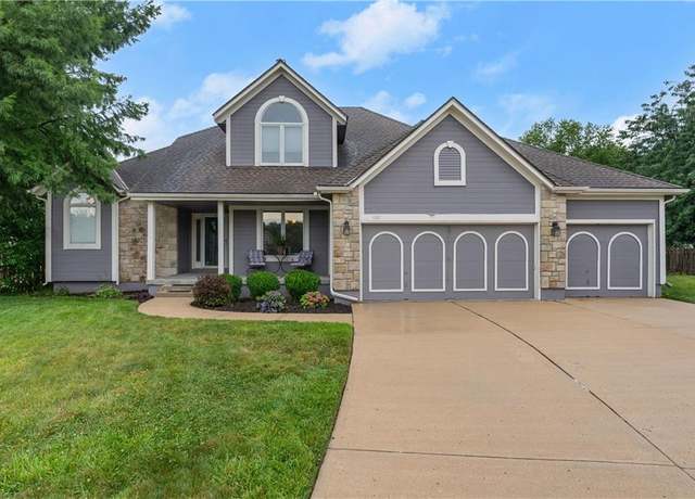 Property at 4112 Laharve Dr, Lee's Summit, MO 64082, 3 beds, 3.5 baths