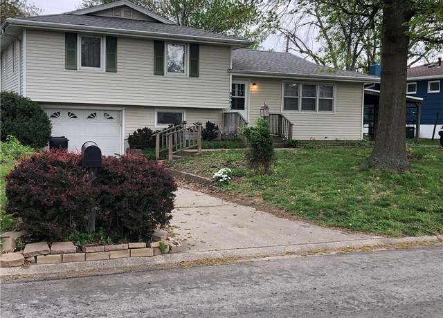 Property at 3305 S 33rd Ter, St Joseph, MO 64503, 3 beds, 3 baths