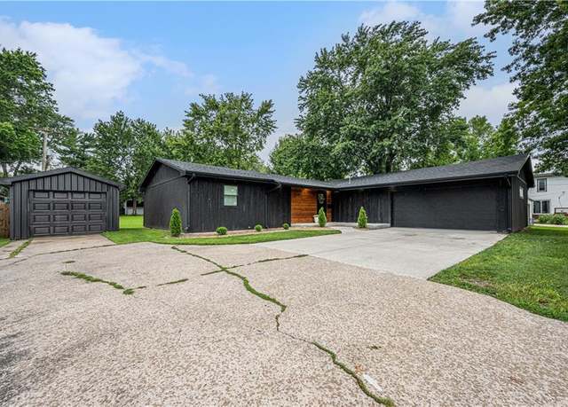 Property at 810 S Walnut St, Cameron, MO 64429, 3 beds, 2 baths