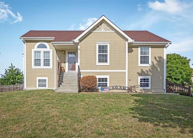 Property at 11508 N Lane Ave, Kansas City, MO 64157, 3 beds, 2 baths