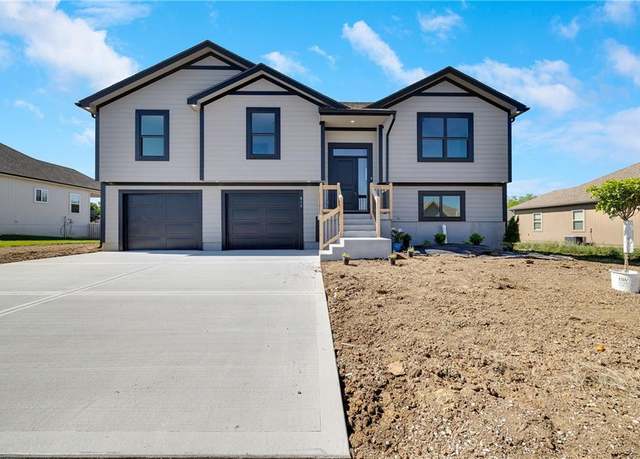 Property at 815 W Solomon Dr, Lone Jack, MO 64086, 4 beds, 3 baths