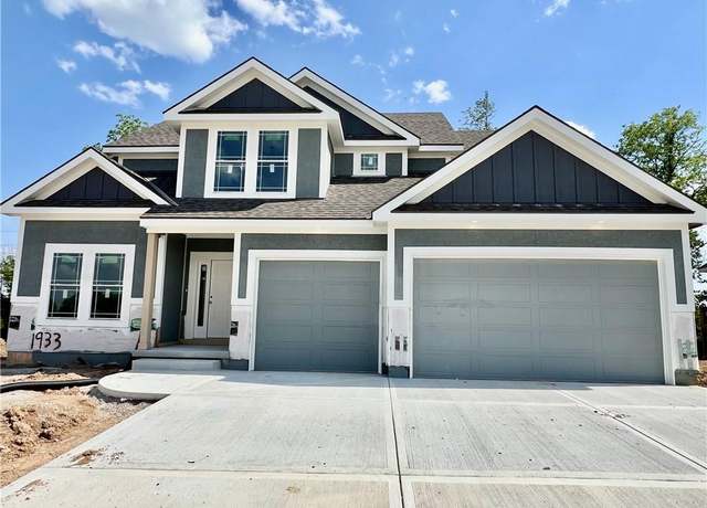Property at 1933 Longview Rd, Liberty, MO 64068, 4 beds, 3.5 baths
