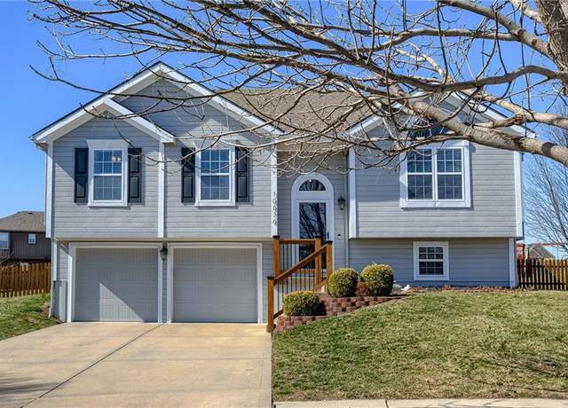 Property at 10836 N Smalley Ct, Kansas City, MO 64157, 3 beds, 2.5 baths