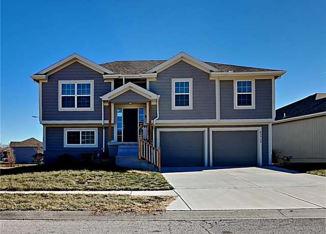 Property at 21715 Southcreek Rd, Peculiar, MO 64078, 3 beds, 2.5 baths