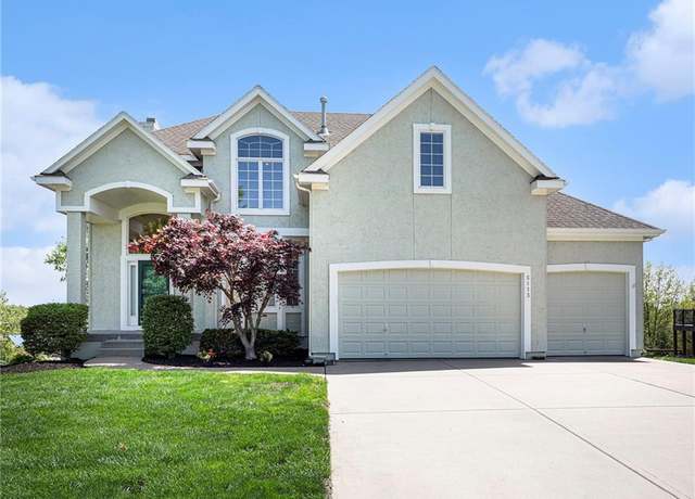 Property at 5113 W 163rd St, Overland Park, KS 66085, 4 beds, 3.5 baths