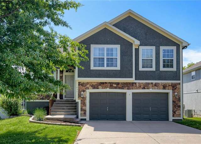 Property at 496 S 137th St, Bonner Springs, KS 66012, 3 beds, 2.5 baths