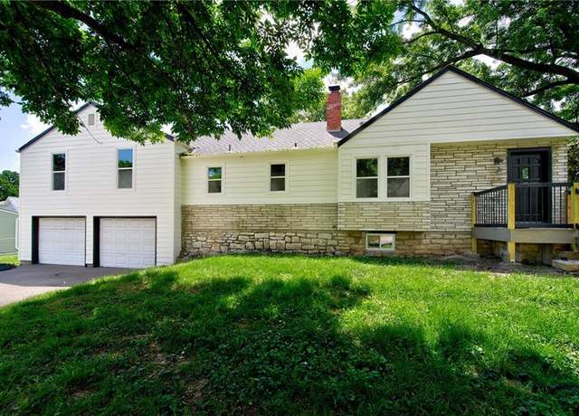 Property at 4105 Sunrise Dr, Kansas City, MO 64123, 4 beds, 2 baths