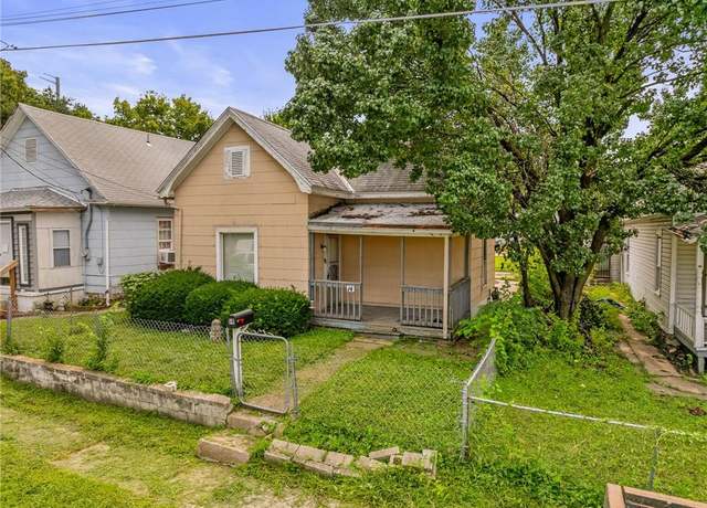 Property at 14 S Minnie St, Kansas City, KS 66103, 2 beds, 1 bath