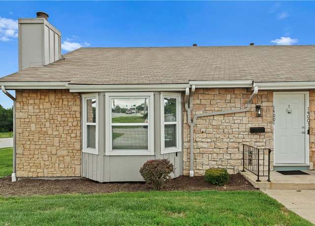 Property at 14001 Dunbar Ct, Grandview, MO 64030, 2 beds, 2.5 baths