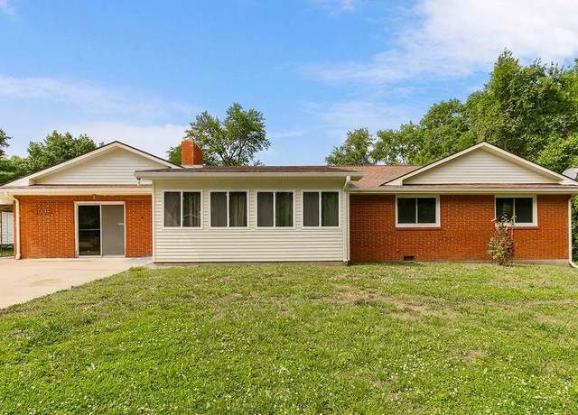 Property at 1036 Vilas St, Leavenworth, KS 66048, 3 beds, 2.5 baths