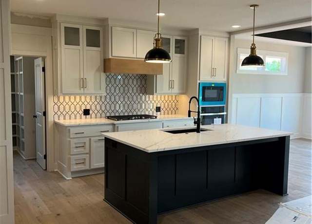 Property at 2209 W 176th Pl, Overland Park, KS 66085, 5 beds, 4 baths