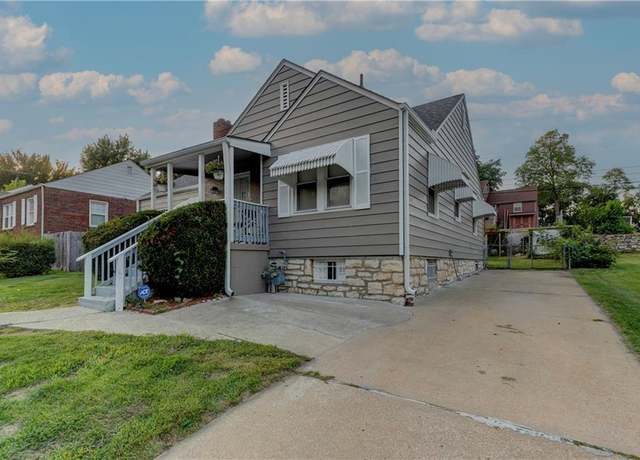 Property at 4204 Sunrise Dr, Kansas City, MO 64123, 3 beds, 2 baths