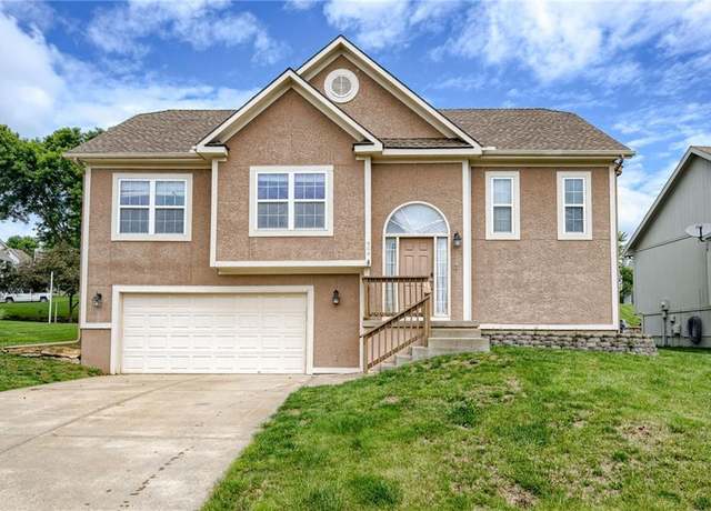 Property at 404 Killarney Ln, Smithville, MO 64089, 3 beds, 3 baths
